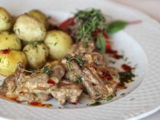 Біф-строганофф класичний у вершках