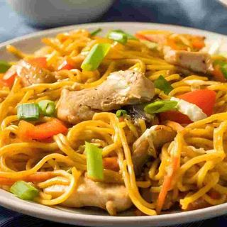 Tallarines Fritos Con Pollo 鸡肉炒面