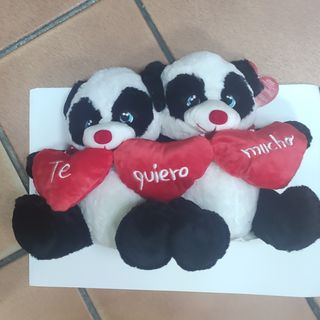 Pareja pandas "te quiero mucho".