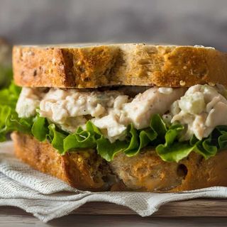 SANDWICH DE POLLO TROCEADO