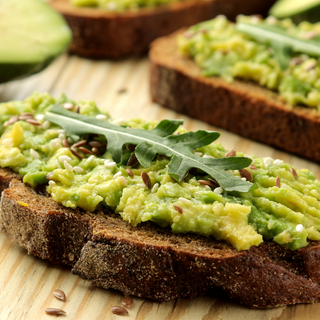Bruschetta z guacamole i fetą