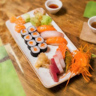 Combinado de sushi y sashimi (18 piezas)