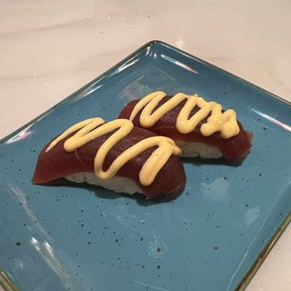 63A.Nigiri De Atún Con Mayonesa Picante (2 Pzs.)