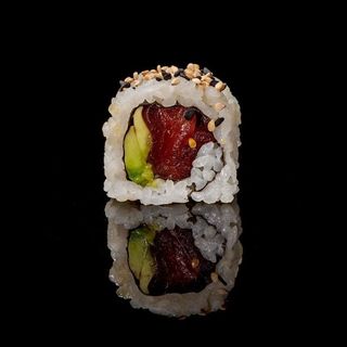 Uramaki tonno avocado