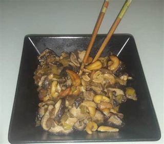 Bambù saltato con funghi shitake