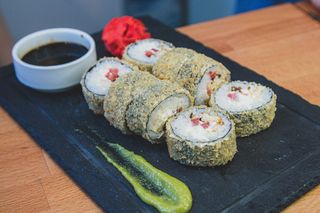 Fried chicken tomato roll