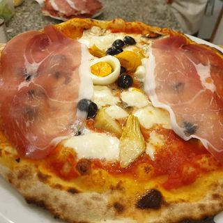 Pizza capricciosa