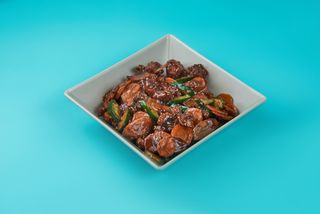 Hrskava piletina  u sosu od povrća