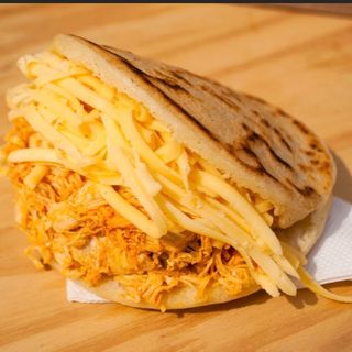Arepa De Pollo Y Queso (1 Ud.)