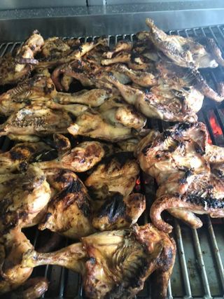 Frango Inteiro Assado na Brasa