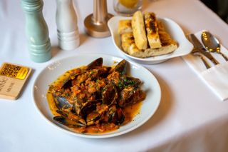 Midii in sos rosu Chorizo