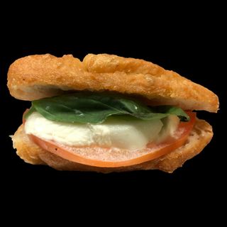 Coccolo con mozzarella e pomodoro