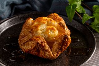 Cesta de queijo de cabra com mel