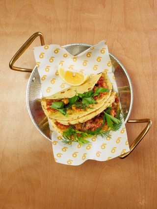 Тако с томлёной говядиной (300г)