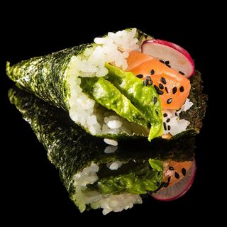120.Temaki al salmone