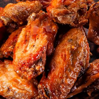 Alitas de Pollo con salsa BBQ x 12 unidades