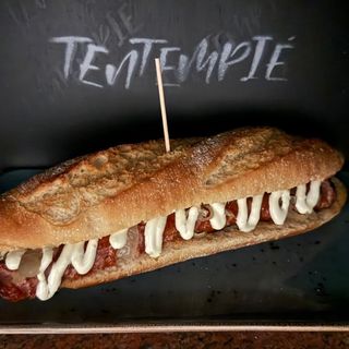 Bocadillo de longaniza.