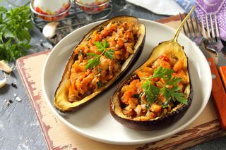 турецкий завтрак с баклажаном и йогуртом