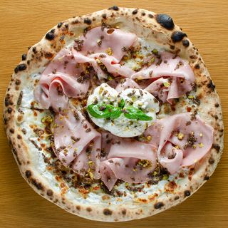 Пица Мортадела с трюфел