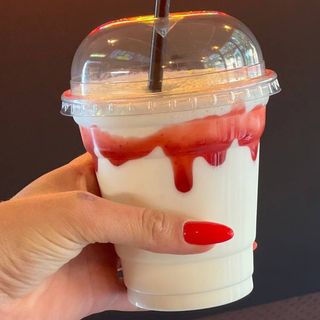 МОЛОЧНИЙ коктейль фруктовий