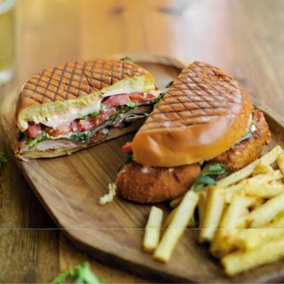 Brioche sa ljutom piletinom  450gr