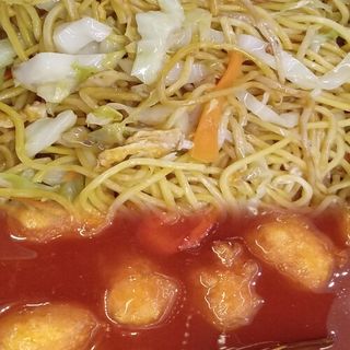 C9 Massa Chao Mian com Porco Agridoce