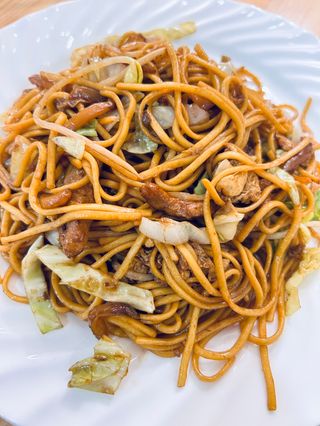 Tallarines Fritos con carne y verduras 