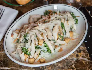 Ensalada De Pollo De Corral