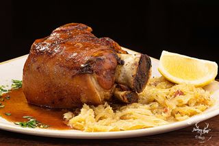 Печен свински джолан (670г)