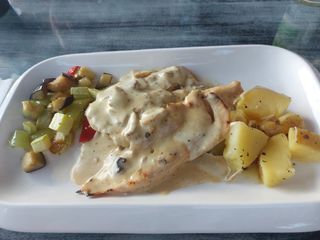 Piletina i šampinjoni pola porcije 225 gr