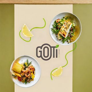 Салата от белени домати, маринован печен пипер  (350г)