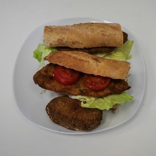 Kanapka z kotletem rybnym