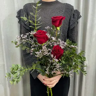 3 Rosas rojas decoradas