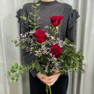 3 Rosas rojas decoradas