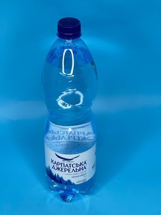 Вода мінеральна Карпатська джерельна сильногазована 1 л