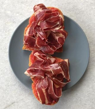 Tosta De Jamón Con Tomate