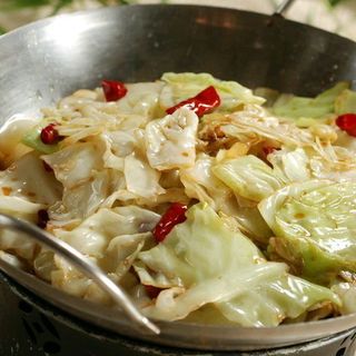 Cavolo cinese in scodella di fuoco