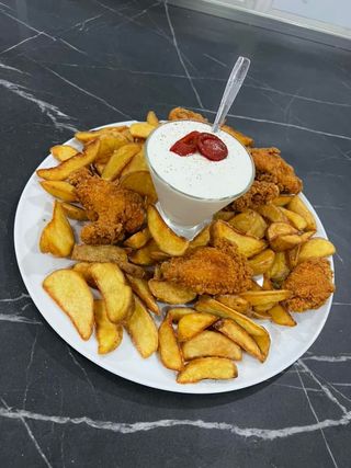 Meniu crispy mare +  sos Usturoi Gratis