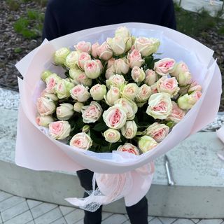 Букет з 11-ти кущових троянд