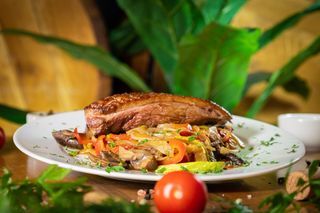 PIEPT DE RATA CU LEGUME CROCANTE