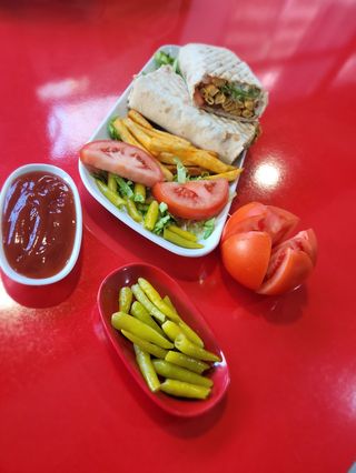 შაურმა ბოსტნეულით და ფრით