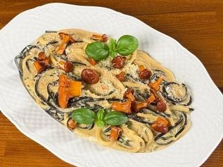 Паста а-ля карбонара з лисичками (370g)