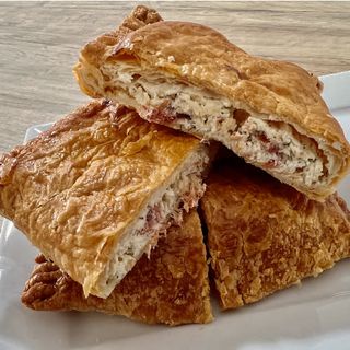 Empanadilla De Salmón Y Philadelphia 
