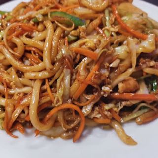 Tallarines Udon, Ternera, Huevo y Verduras