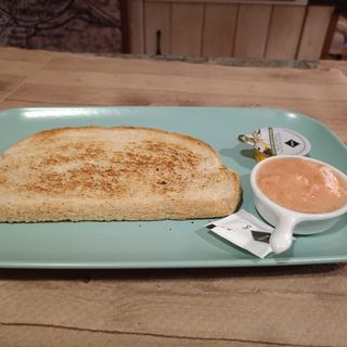 Pan Tostado Con Tomate Natural Fresco Con Café