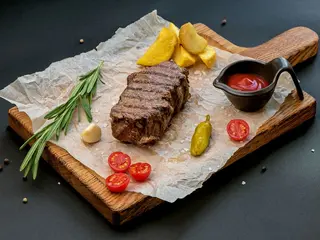 Стейк з телятини з соусом BBQ (180/100/50g)