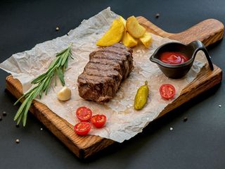 Стейк з телятини з соусом BBQ (180g)