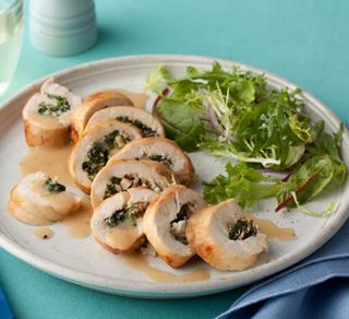 Куриное филе со шпинатом и грибами