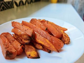 Печен батат с билки