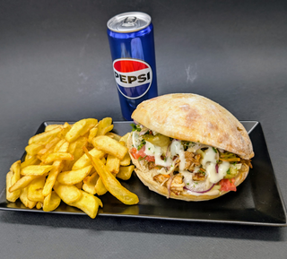 Doner mediu, cartofi + Coca-Cola 0.33l